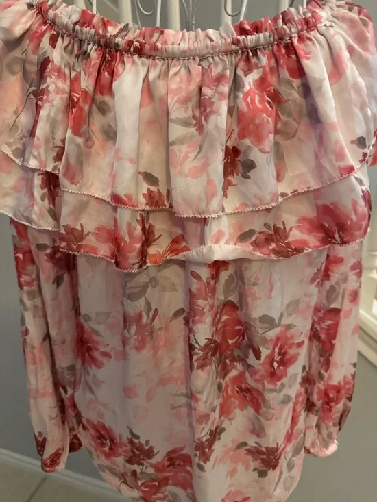 White House Black Market Top with smocked elastic yoke detail, ruffles Sz L - Picture 5 of 8